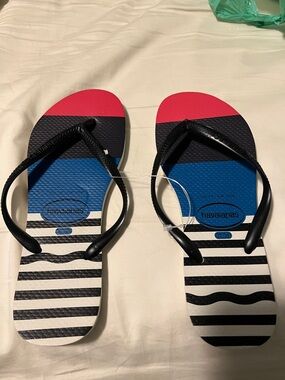 New Havaianas Black Strapped Flip Flops with Pink, Blue & White Stripes.
